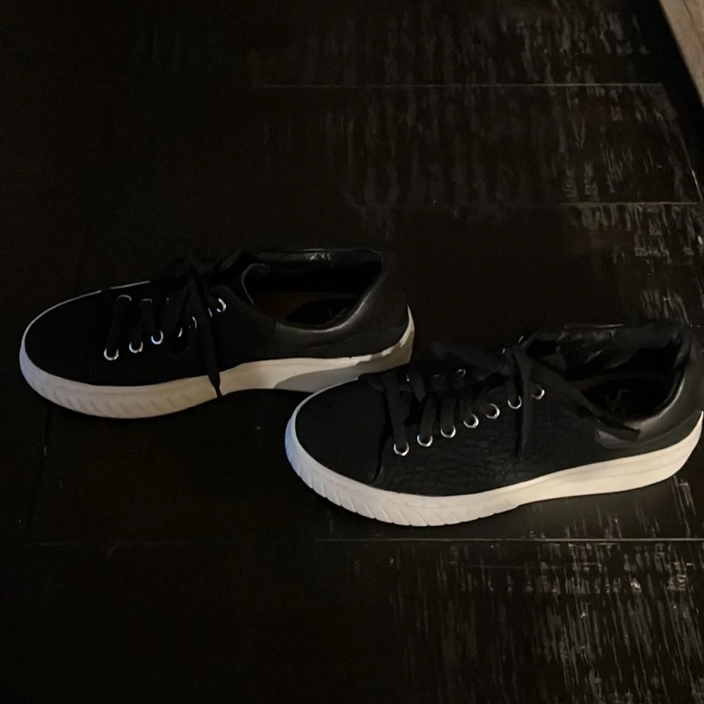 Sofft women Black Textured Sneakers - Picture 2 of 16